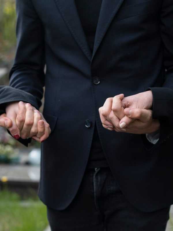mourning-family-together-cemetery