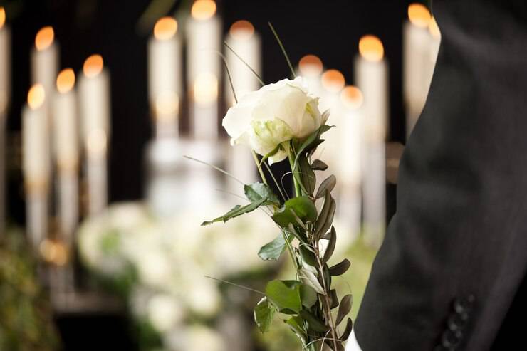 woman-holding-white-flower-funeral woman-holding-white-flower-funeral